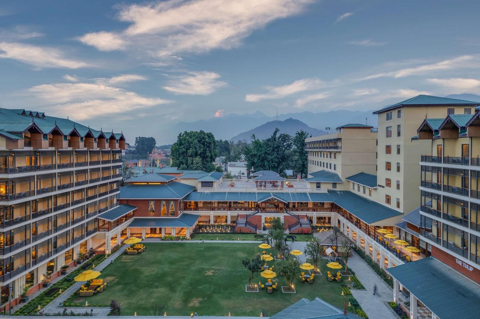 Radisson Collection Hotel & Spa, Riverfront Srinagar Exterior photo